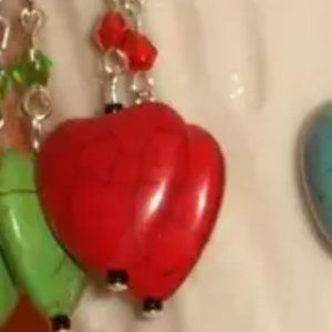 Red Heart Dangle Earrings on SilverTone Earwire     ...  E101
